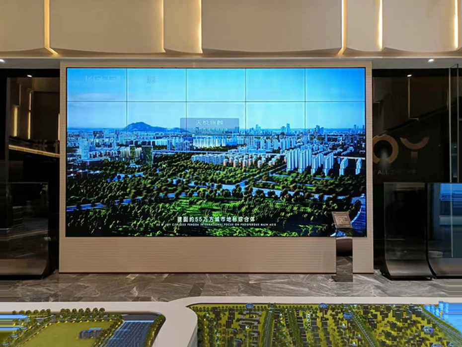 江苏汇丰房地售楼处新宠：超窄边1.7mm46寸液晶拼接屏，引领行业新潮流